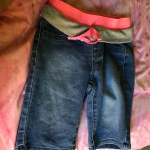 Jean shorts with adjustable pink and gray strap